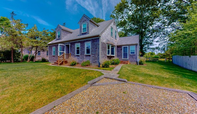 1 Mi to Dtwn Nantucket! Family Getaway with Deck