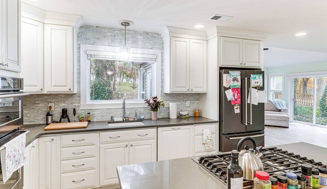 1 Mi to Dtwn Newburgh: Quiet Home w/Yard!