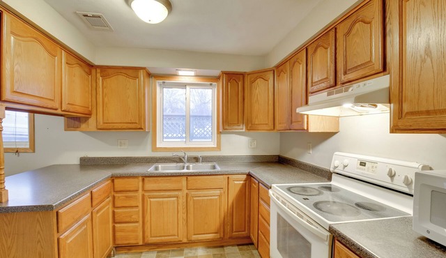 1 Mi to Dtwn Owatonna: Cozy Duplex Home!