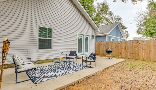 1 Mi to Dtwn: Pet-Friendly Pensacola Getaway!