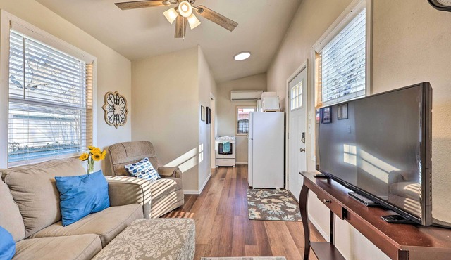 1 Mi to Dtwn Rogers: Convenient Getaway w/Patio