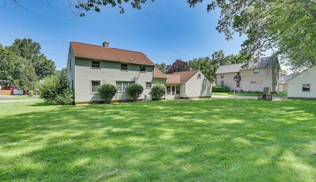 1 Mi to Dtwn Salem: Apt w/Garage Access!