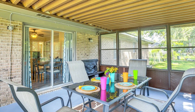 1 Mi to Dtwn Waycross: Home w/Furnished Porch