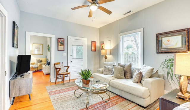 1 Mi to Dtwn Wilmington: Quiet Cottage w/Deck
