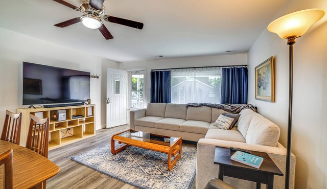 < 1 Mi to Dwtn: Valparaiso Family Home