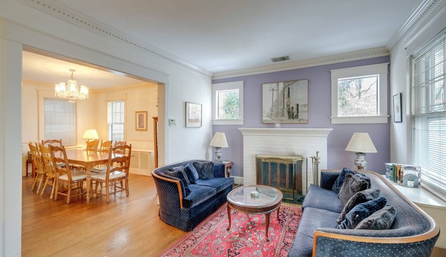 1 Mi to East Falls Station: Home w/Office!