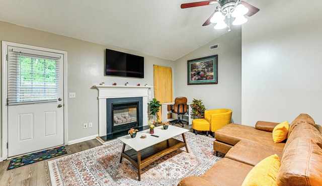 1 Mi to ECU Hospital: Greenville Home w/Yard!