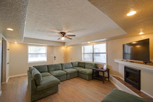 1 Mi to ENMU: Portales Family Home w/Yard!