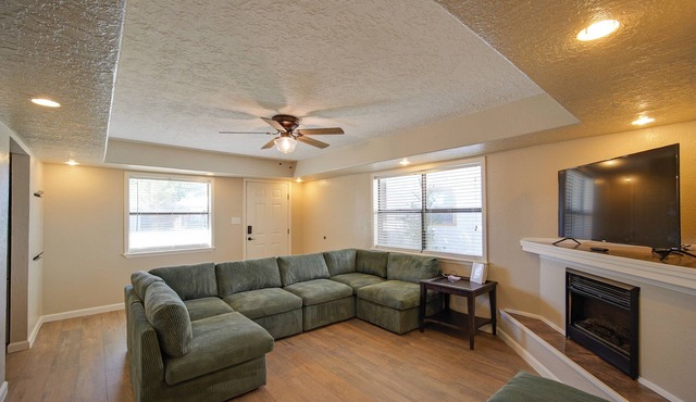 1 Mi to ENMU: Portales Family Home w/Yard!