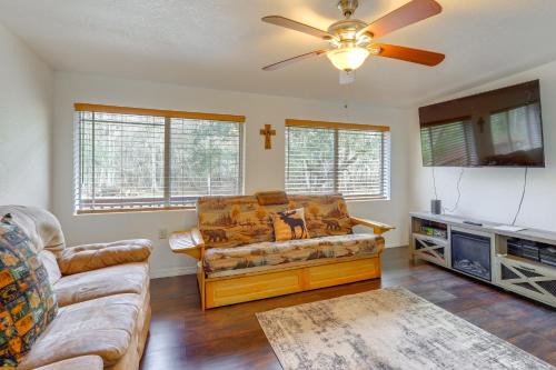 1 Mi to Fanning Springs! Home on Private Acreage