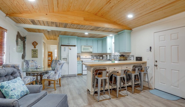 1 Mi to Festivals! Grand Isle Getaway w/Deck
