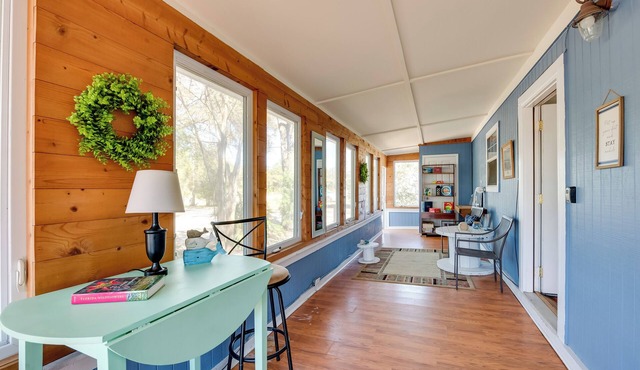 1 Mi to Fishing Pier: Apalachicola Bay Getaway!