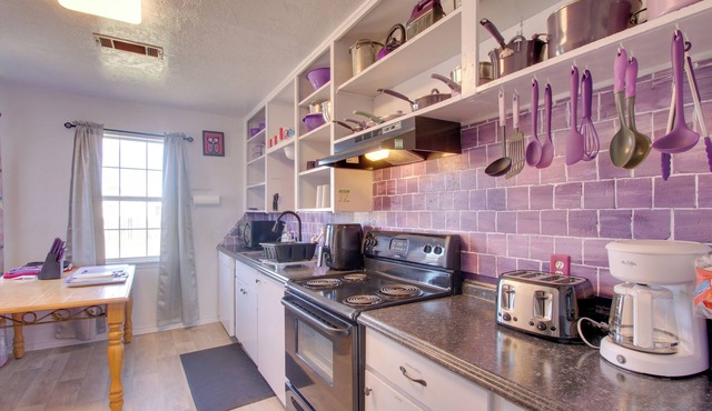 1 Mi to Fort Sill: Pet-Friendly Gem in Lawton