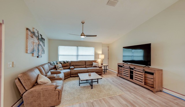 1 Mi to Golf: Sebring Condo w/Pool Access!