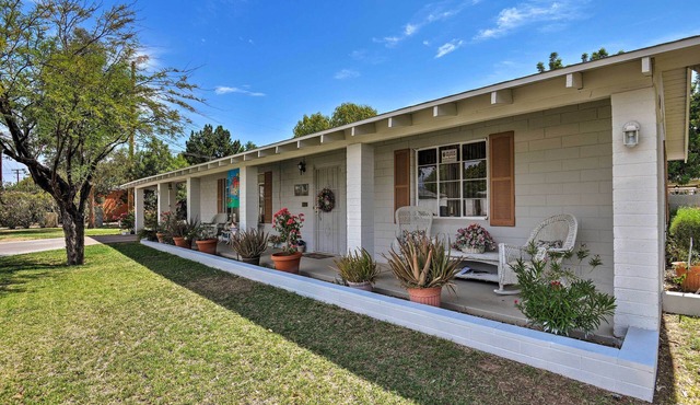 1 Mi to Golf & Shopping: Phoenix Home w/Yard