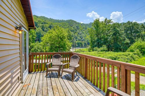 1 Mi to Hatfield-McCoy Trails: Apt in Matewan
