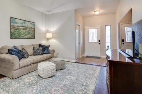 1 Mi to Historic Dtwn Weatherford Home with Yard