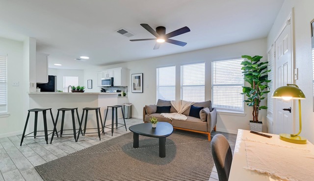 < 1 Mi to Historic McKinney: Modern Duplex w/Yard