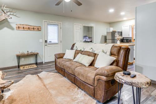 1 Mi to Hunting: Cozy & Secluded Stout Cabin