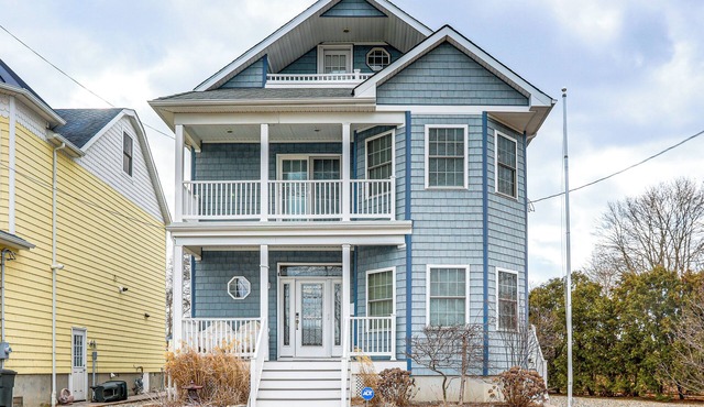 1 Mi to Jenkinson's Boardwalk: Family Gem w/Grill