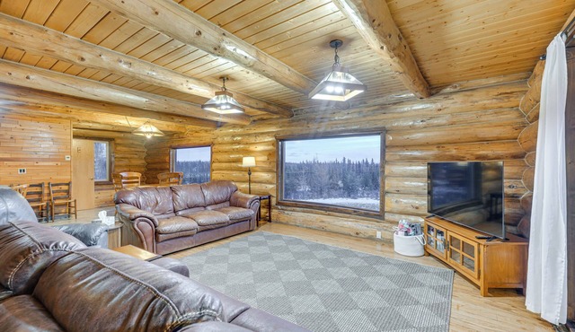 < 1 Mi to Kenai River: Spacious Cabin w/Deck!
