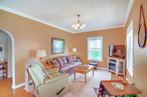 1 Mi to KFC Museum Corbin Getaway!