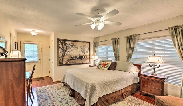 < 1 Mi to Kyle Field: Cozy Studio w/Outdoor Space