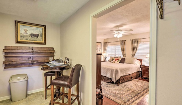 < 1 Mi to Kyle Field: Cozy Studio w/Outdoor Space