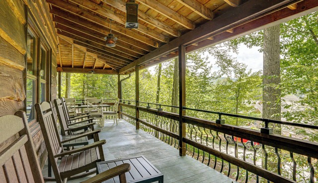< 1 Mi to Lake: Cabin w/Hot Tub in Greentown!