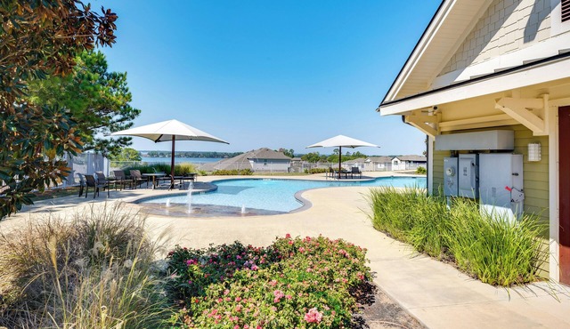 < 1 Mi to Lake Conroe: Home w/Furnished Patio!