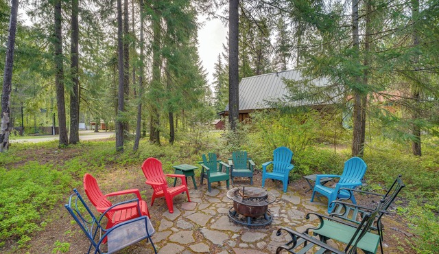 1 Mi to Lake Easton: Cozy Cascades Cabin!