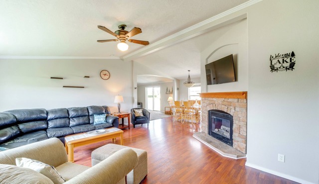 1 Mi to Lake: Getaway w/Patio in Coulee City!