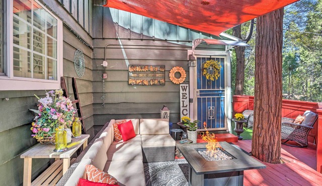 1 Mi to Lake Gregory: Boho Crestline Cabin