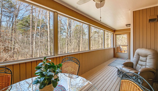< 1 Mi to Lake: Hot Springs Village Escape w/Deck