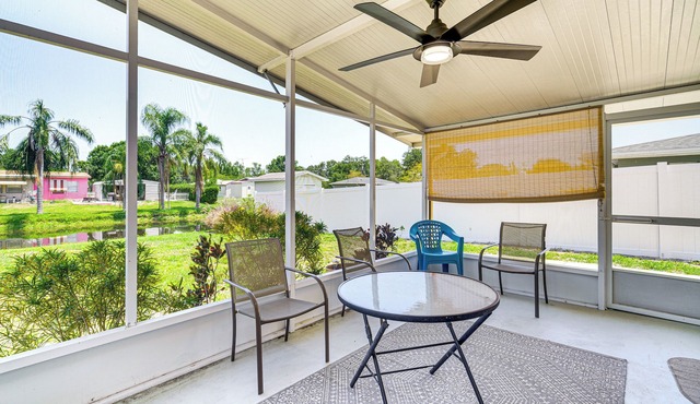 1 Mi to Lake Jackson: Home w/Screened Patio!