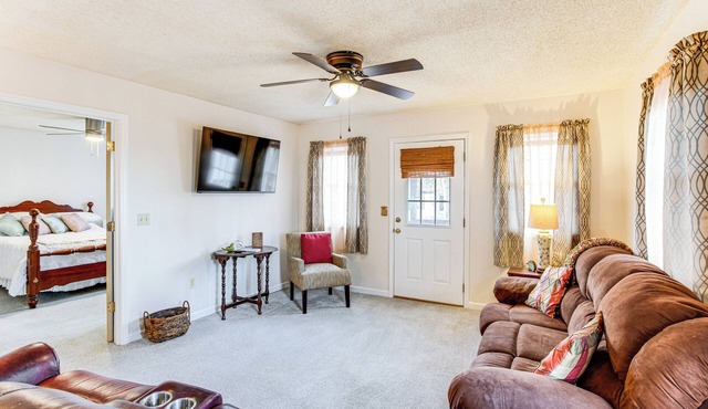 1 Mi to Lake Murray: Pet-Friendly Home w/Deck