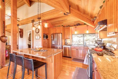 1 Mi to Lake Tahoe: Home w/Hot Tub & Decks