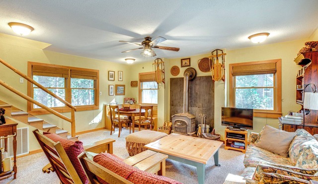 1 Mi to Lake Tahoe: Rustic Cabin w/Boat Dock