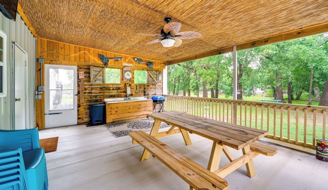 1 Mi to Lake Texoma Access: Home w/Deck