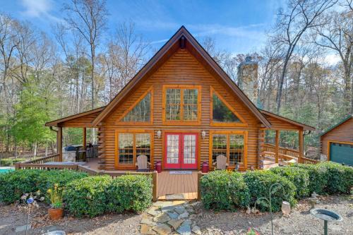 1 Mi to Lake Tillery Outdoor Retreat with Hot Tub!