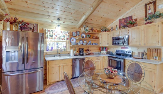 1 Mi to Lake! Tumbling Shoals Cabin with Fire Pit