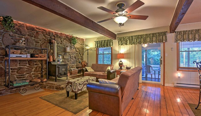 1 Mi to Lake Wallenpaupack: Pocono Mountain Home!