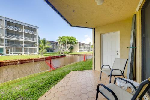 1 Mi to Lantana Beach: Canal-View Condo w/Pool