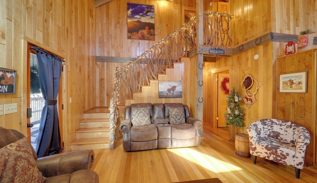 < 1 Mi to Linville Falls: Family Gem w/Game Room!