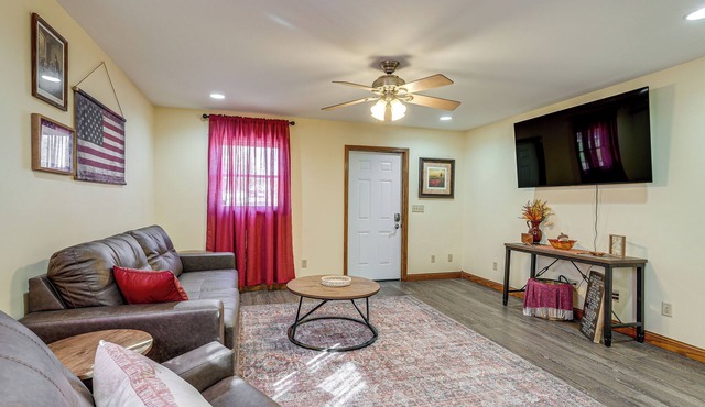 1 Mi to Main St! Family Farmhouse in West Unity