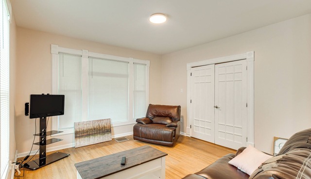 < 1 Mi to Main St: Quiet Apartment in Galesburg!