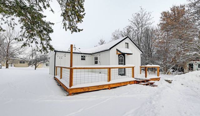 1 Mi to Main Street Polson: Updated Home w/Deck!