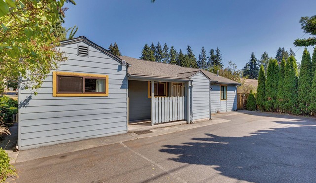< 1 Mi to Mall! Bright Single-Level Seattle Home
