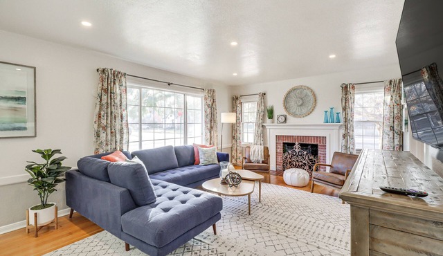 < 1 Mi to Midtown: Pet-Friendly Home in Reno!