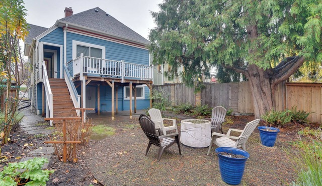 < 1 Mi to Moda Center: Walkable Portland Retreat!